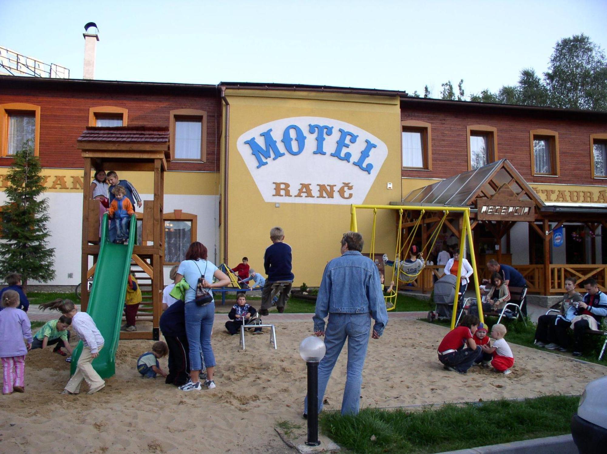 Motel Ranc Ruzomberok Eksteriør billede